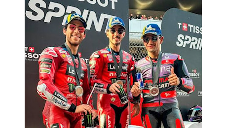 MotoGp, Bagnaia vince la Sprint e ringrazia Bastianini: il riminese secondo davanti a Martin