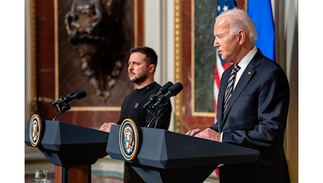 Vertice Nato, gaffe di Biden: presenta Zelensky come Putin
