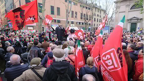 Sindacalista Cgil aggredito, il presidio di protesta diventa un corteo a Sestri