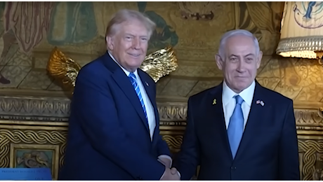 Netanyahu ospite a casa di Trump. L’ex presidente: “Se vinco la guerra a Gaza finirà presto”