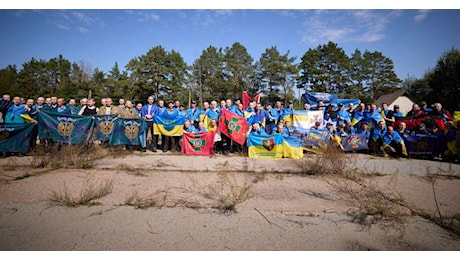 Ucraina: scambio 206 prigionieri compresi catturati a Kursk. Zelensky la nostra gente è a casa