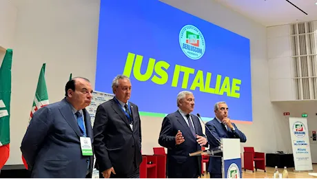 Tajani presenta lo Ius Italiae: «Dopo 10 anni di scuola puoi diventare italiano»