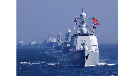Portaerei, navi da guerre anfibie e cacciatorpedinieri: perché la Cina muove la sua flotta