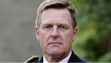 “Relazione sessuale con una sottoposta”, via il capo della Marina Militare britannica