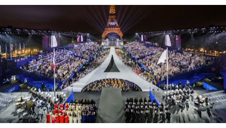 IL VIDEO. A Parigi 2024 cerimonia apertura fra battelli, pioggia e celebrità