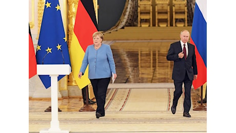 Le confessioni di Angela Merkel: Cercai di frenare Kiev per evitare la reazione di Putin