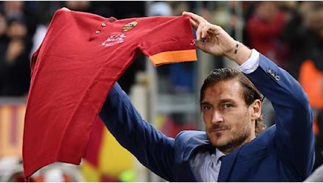 Roma, che frecciata di Totti: I tifosi non sono felici! Mi hanno fatto fuori perché...