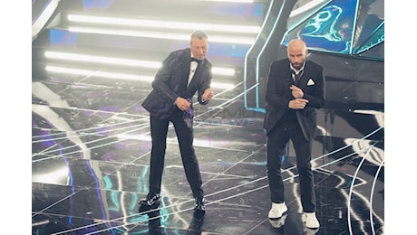 Festival di Sanremo 2024: alla fine le scarpe di John Travolta sono costate 200mila euro alla Rai