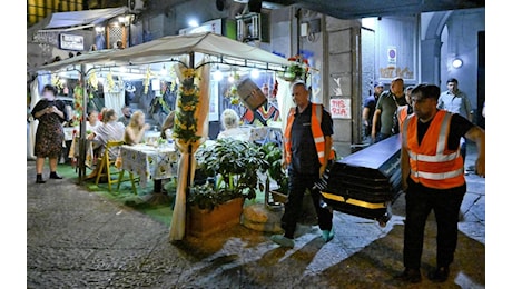 Sparatoria a Napoli, muore un 15enne. Altri due minori ricoverati