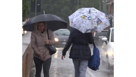 Maltempo, allerta gialla per temporali e piene dei fiumi. Sabato la giornata peggiore.