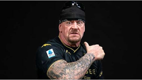 Serie A, l'assurda collaborazione: l'ex wrestler The Undertaker veste la maglia del Genoa