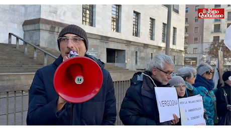 “La festa dei costruttori e la disperazione dei cittadini, ora la città avrà molti soldi in meno per i servizi”: il sit-in contro il Salva Milano