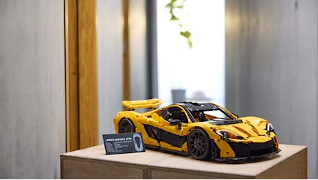 LEGO Technic McLaren P1 ufficiale: un set enorme in scala 1:8 che omaggia l'ipercar più avanzata al mondo