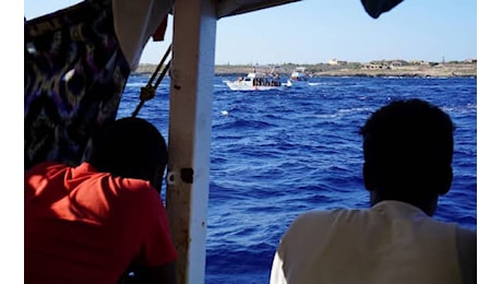 Naufragio a Lampedusa, 7 salvati e 20 dispersi