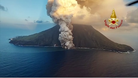 Cosa sta succedendo sullo Stromboli e quali sono i rischi: la spiegazione del vulcanologo