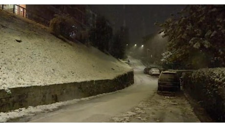 Prime nevicate anche in città