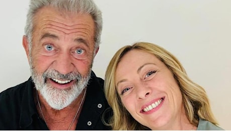 Giorgia Meloni e Mel Gibson, la strana coppia sui social