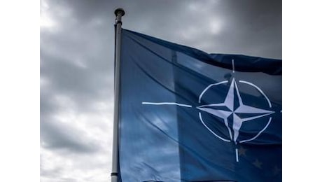 Nato, oggi il vertice dei ministri della Difesa: focus su Ucraina e armi