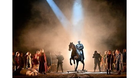 Figuranti e costumi del Palio al Festival Verdi per “La Battaglia di Legnano”