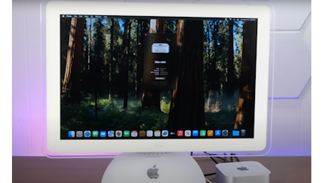 Il nuovo Mac Mini M4 è stato trasformato in un modernissimo iMac G4