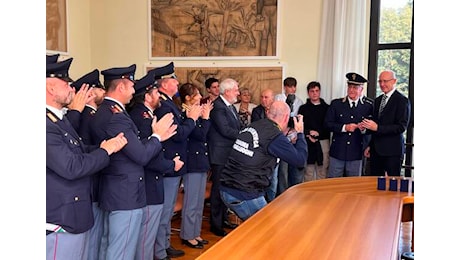 La Polizia di Varese festeggia San Michele e premia i migliori agenti. Standing ovation per Franco Novati