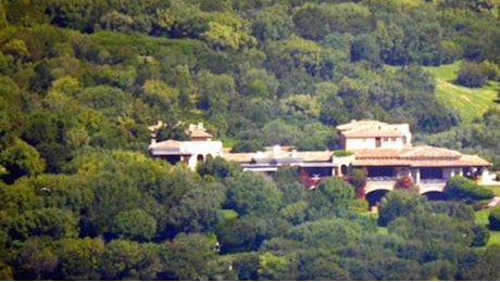Villa Certosa, il sultano del Brunei vuole la super dimora di Silvio Berlusconi in Sardegna