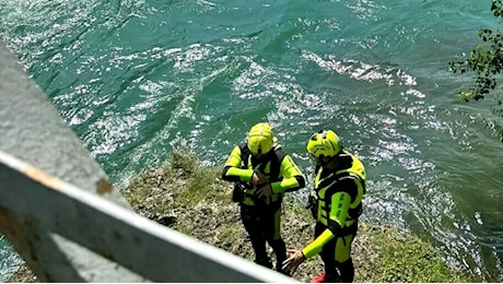 Giallo sul fiume Po, dalle acque riaffiora un cadavere senza una gamba