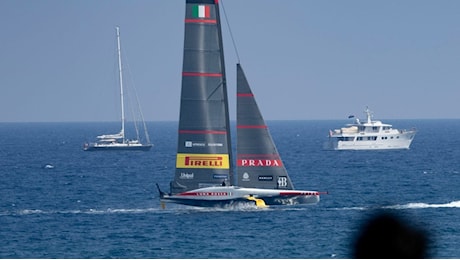 Luna Rossa-Ineos, la diretta live della finale di Louis Vuitton Cup: poco vento, ancora non si parte