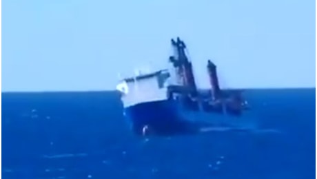 Nave russa Ursa Major affonda nel Mediterraneo, il video dopo l'esplosione vicino alla Spagna: due dispersi