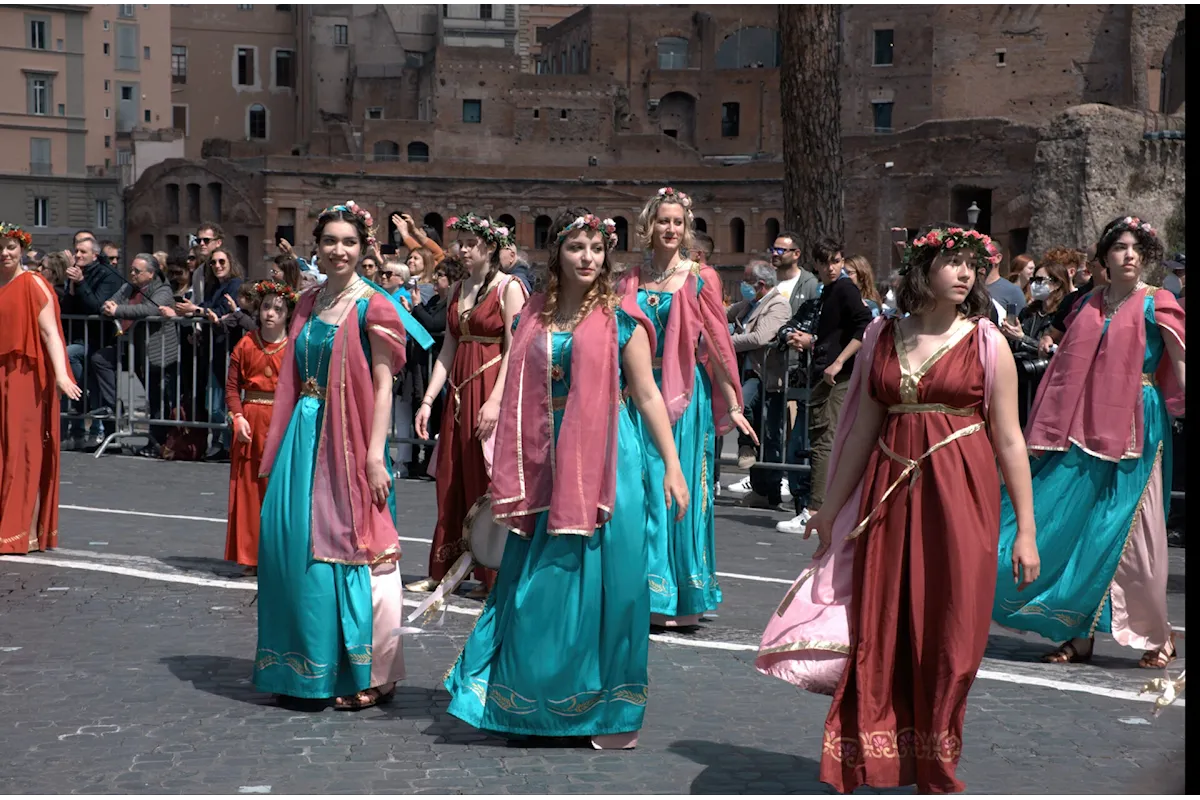 Natale di Roma 2025: la Capitale festeggia tra storia, arte di strada e spettacoli circensi