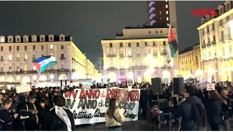 La fiaccolata pro-Palestina in centro a Torino