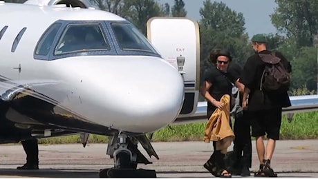 Rammstein, lo sbarco dal jet privato della band all'aeroporto di Parma