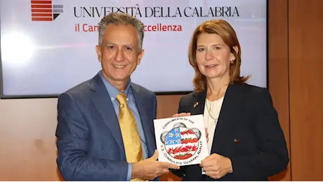 La Console Generale degli Stati Uniti a Napoli, Tracy Roberts-Pounds, in visita al campus, ha incontrato il rettore Nicola Leone per valutare programmi di scambio per gli studenti provenienti dagli USA