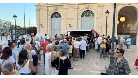 Dalle spiagge alle piazze, è l’estate dei banchetti per l’Autonomia