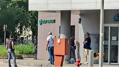Vicenza: scatta allarme rapina in banca, polizia circonda edificio