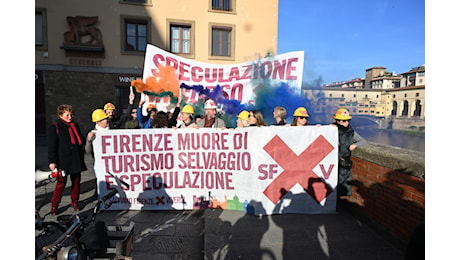 Firenze, la protesta dei comitati contro il G7 del turismo