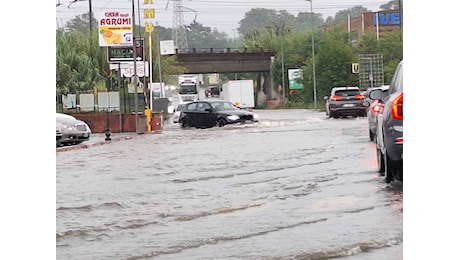 Allerta rossa: a Sarzana picco di precipitazioni all’ora di pranzo, sottopassi allagati