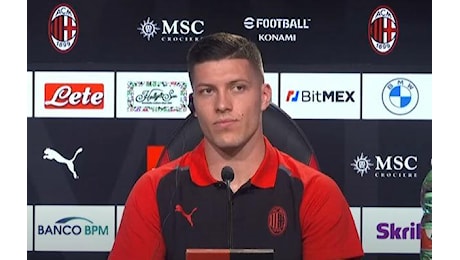 Nonostante il rinvio, il Milan perde un difensore per infortunio. E va sempre peggio all'ex viola Jovic