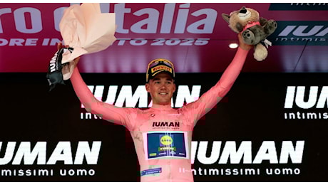 Il Giro d'Italia al via da Durazzo, prima maglia rosa a Pedersen