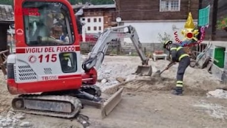 Maltempo in Piemonte, a Macugnaga si lavora per rimuovere fango e detriti