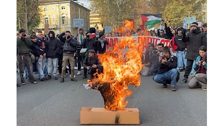 No Meloni Day, cortei degli studenti da Milano a Roma: tensioni a Torino