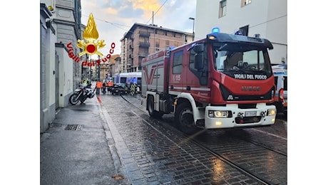 Scontro tra un’auto e un tram a Firenze, due feriti e traffico in tilt per ore