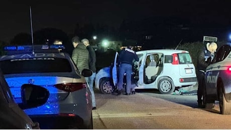 Prima le urla, poi gli spari: freddato con un colpo di pistola nella sua auto