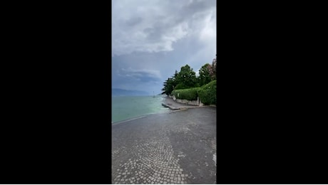 Maltempo, Lago di Garda alto a livelli record dal 1977: a rischio esondazione VIDEO