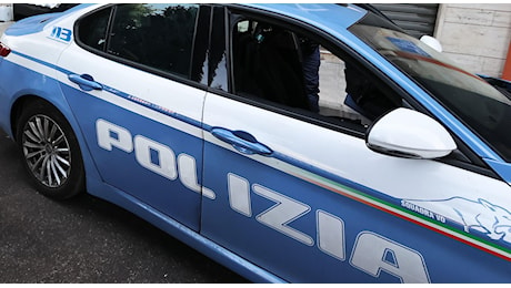 Uccide a coltellate un 36enne e scappa, caccia al killer a Bergamo