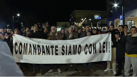 Villa Verucchio: Comandante siamo con lei! il paese di schiera con il carabiniere