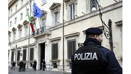 La premier scaccia la polizia Gli agenti: «Ci ha mortificati»