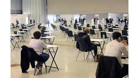 Concorso presidi, ricorsi per favoritismi e conflitti d’interesse. Valditara: «Tolleranza zero»