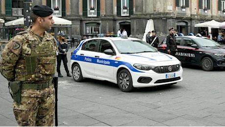 Il prefetto manda i soldati in piazza Mercato. Ad alberghi e B&b: “Ospiti, rigorosa identificazione”