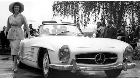 Mercedes ad Auto e Moto d'Epoca 2024 punta sulle cabrio. Dalla la 300 SL Roadster alla nuova CLE cabrio